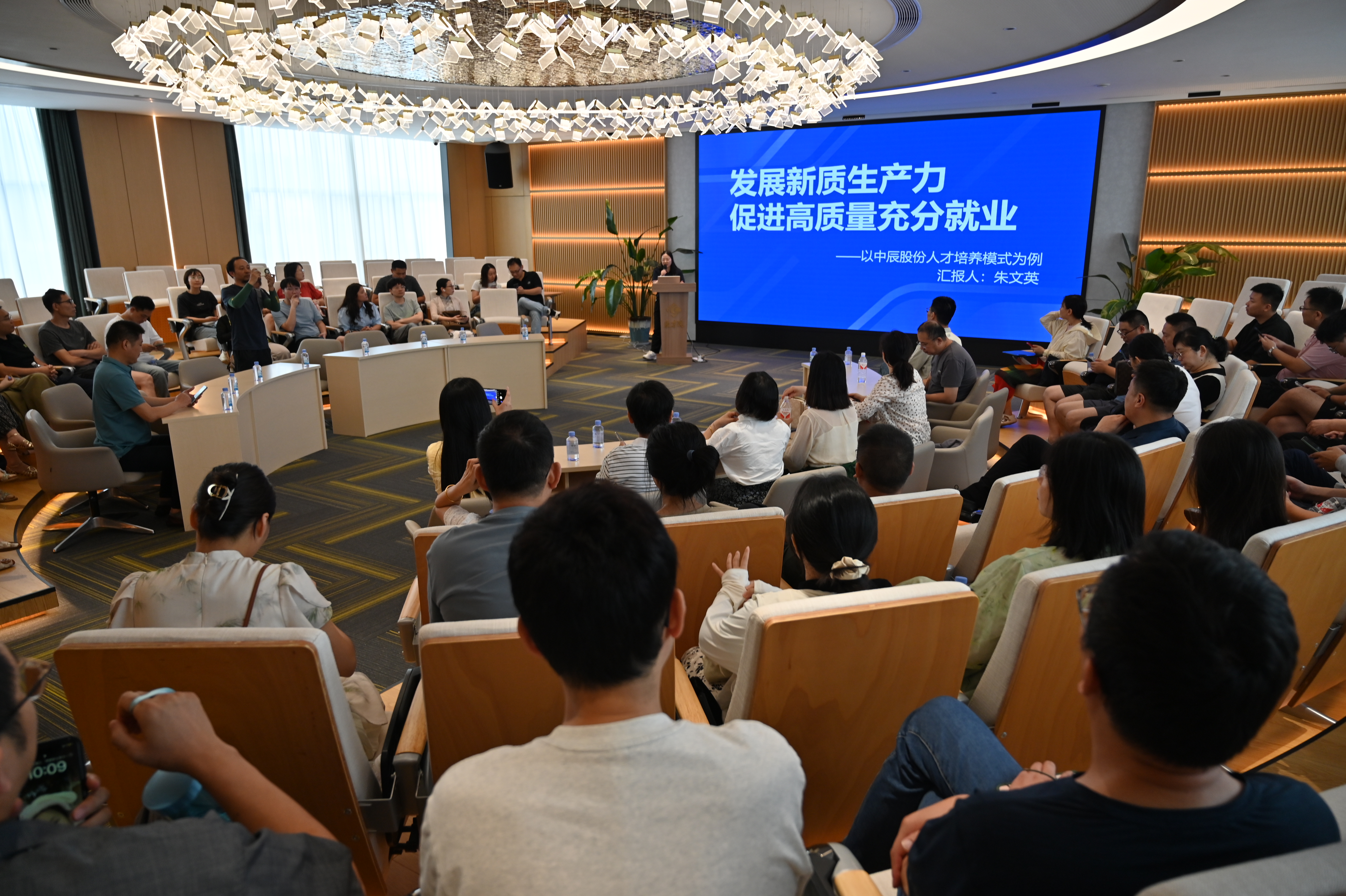 共探校企育人新篇章丨江苏联院五年制高职学徒制负责人能力提升研修班到js345线路检测股份调研学习
